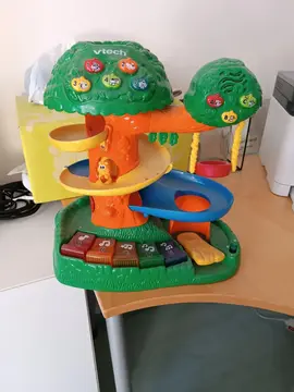 jeu arbre pour enfants