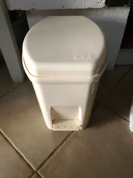 petite poubelle salle de bain