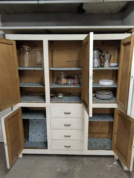 armoire de cuisine ancienne