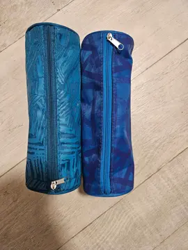 2 trousses pour crayons
