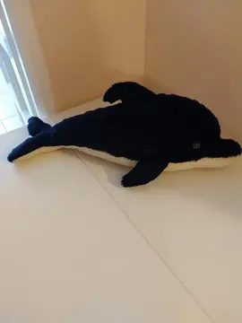 1 dauphin en peluche