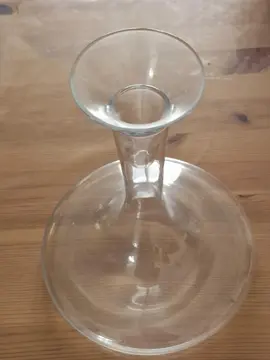 carafe à décanter avec entonnoir