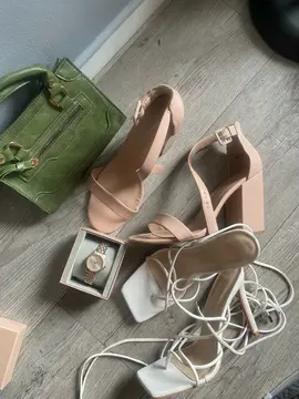 Talons, Hauts et Accessoires à donner (taille S/39)