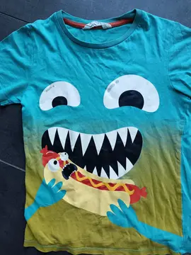 T-shirt taille 6-8 ans