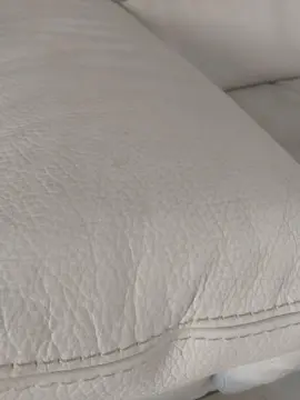 ensemble canapé et 2 fauteuil cuir de bufle beige aucune déchire..