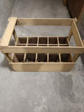 casier à bouteilles très ancien