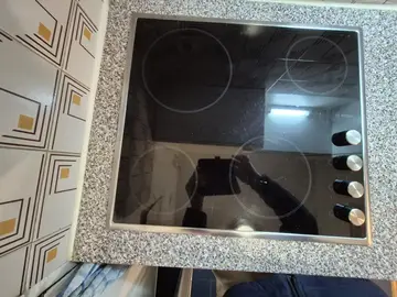 Table de cuisson vitrocéramique électrique (pas induction)