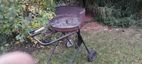 Donne barbecue bac en fonte