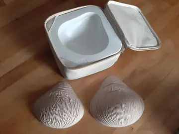 Prothèse mammaire amovible