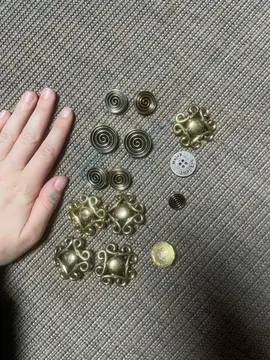 lot de boutons dorés couture