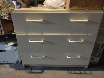 commode en formica blanc