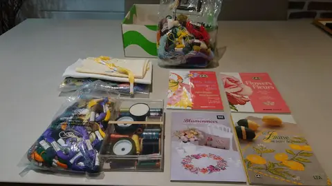 Boîte à broderie No 1 avec lmodèles (pour passionné(e) de couture)