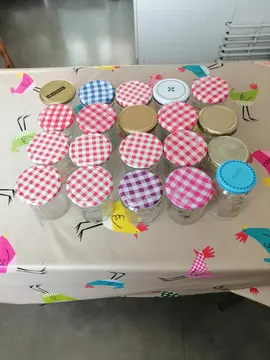 Donne 20 pots de confiture