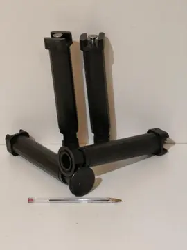 Pieds penderie réglables