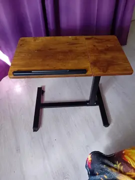 table inclinable et réglable en hauteur sur roulette