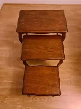 Ensemble de trois tables gigognes