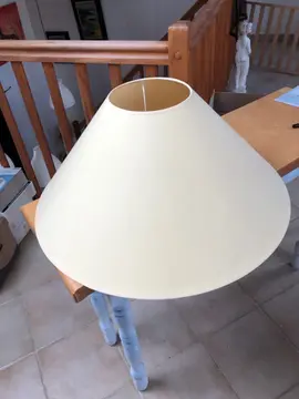 grand abat-jour jaune