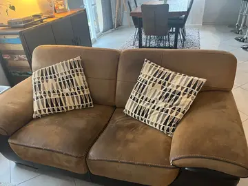 2 canapés ( un 2 places et un 3 places) en cuir et dessus nubuck