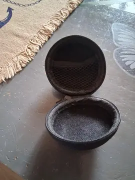 boites pour écouteurs ou chargeur etc..