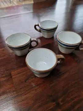 4 tasses en grès