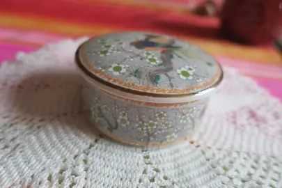 BONBONNIERE / VIDE-POCHE en faïence.