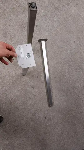 3 pieds métalliques de bureau