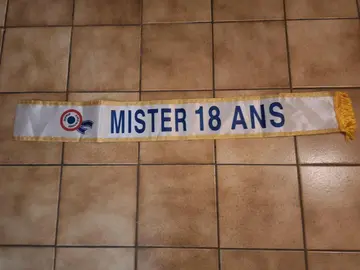 Echarpe d'anniversaire 18 ans