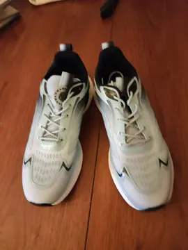 paire de tennis p 41