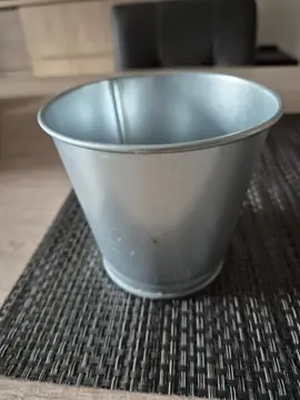 petit pot en metal
