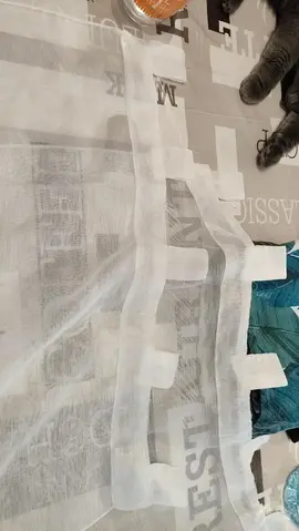 2 petits rideaux a pattes