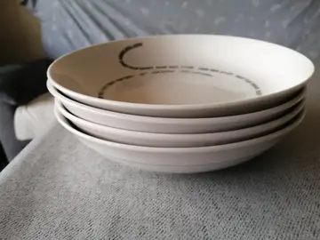 Lot 4 assiettes creuses