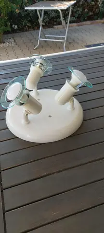 plafonnier 3 spots orientable avec ampoules. 25,5cm