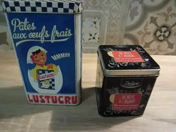 2 boîtes en fer vides