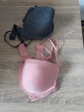 deux soutien gorges 90 B