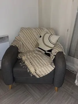 donne fauteuil scandinave en bon état