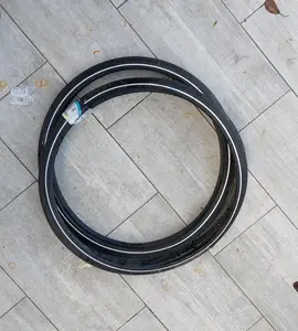 2 pneus vélo neufs "ballon" 700x45C