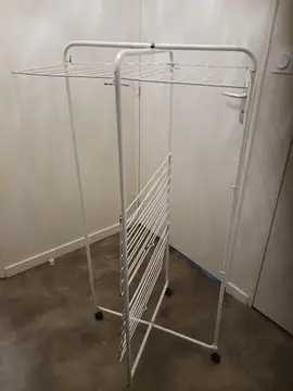Étendoir sur roulettes