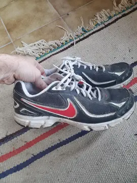 chaussure running Nike 42