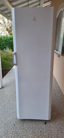 Réfrégérateur Indesit 330l