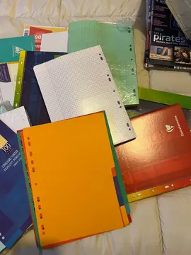 lot feuilles petits et grands carreaux