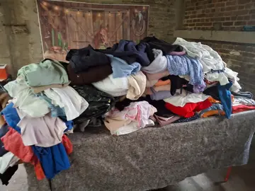 vêtements toutes tailles et couleurs