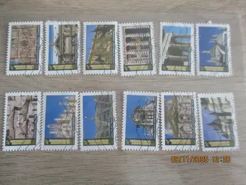 12 timbres oblitérés France Monuments Historiques