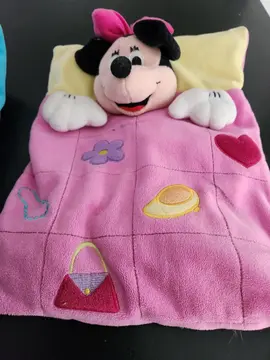 2 ranges pyjamas Mickey et Minnie