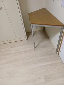 PETITE TABLE