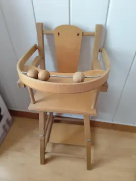 Chaise en bois pour poupon