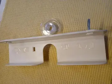 Porte-balai et accessoires (pelle, balayette...) à fixer au mur