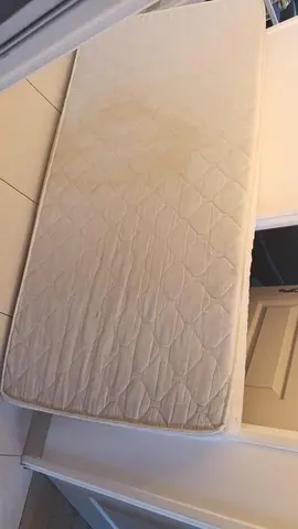 donne 2 matelas une place