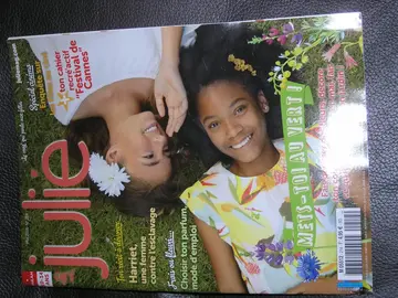 Collection du magazine pour filles "Julie" de décembre 2013 à mai 2016 inclus.