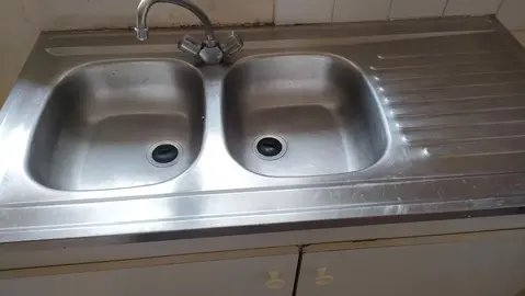 évier de cuisine avec meuble