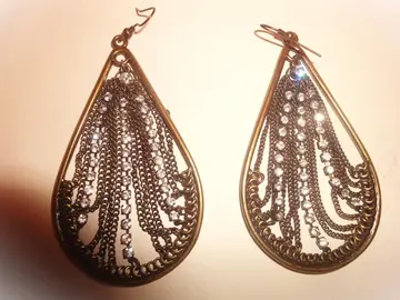 Très grandes boucles d'oreille cuivrées avec brillants et chainettes